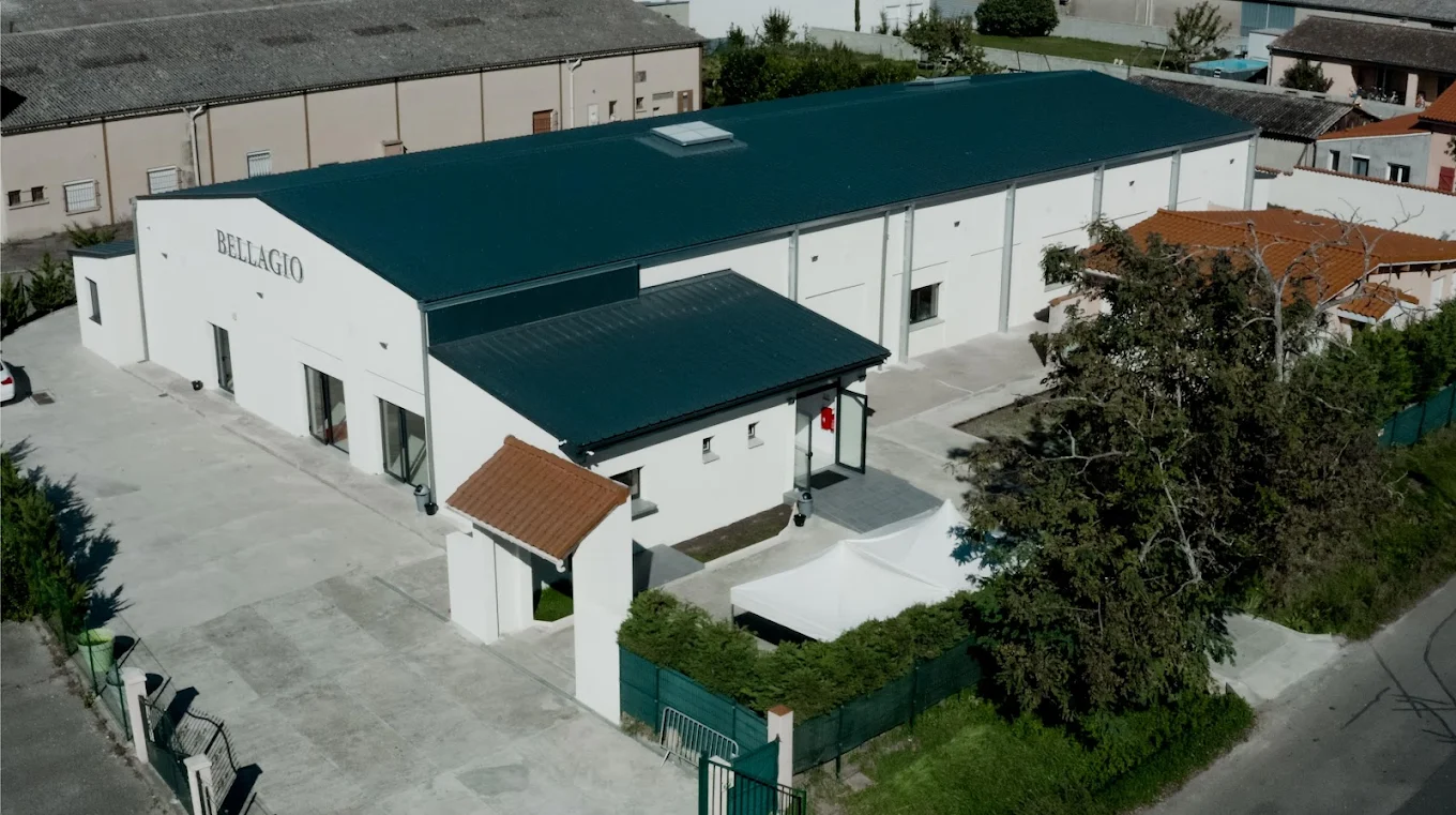 Vue aérienne d'angle de la façade