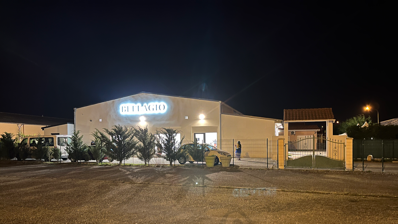 Façade Bellagio de nuit grand angle