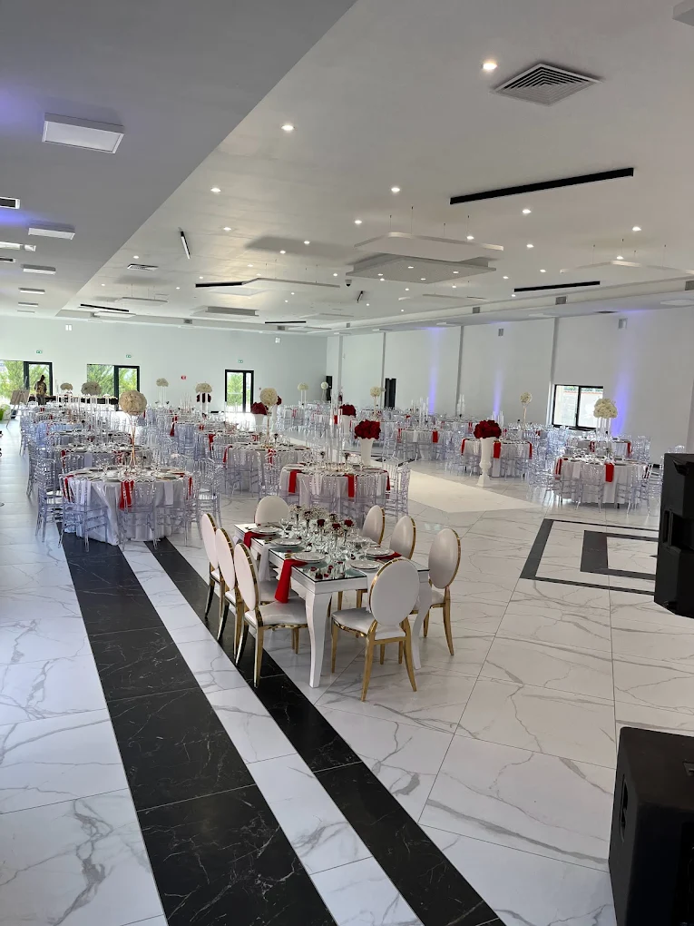 Salle préparée pour un événement